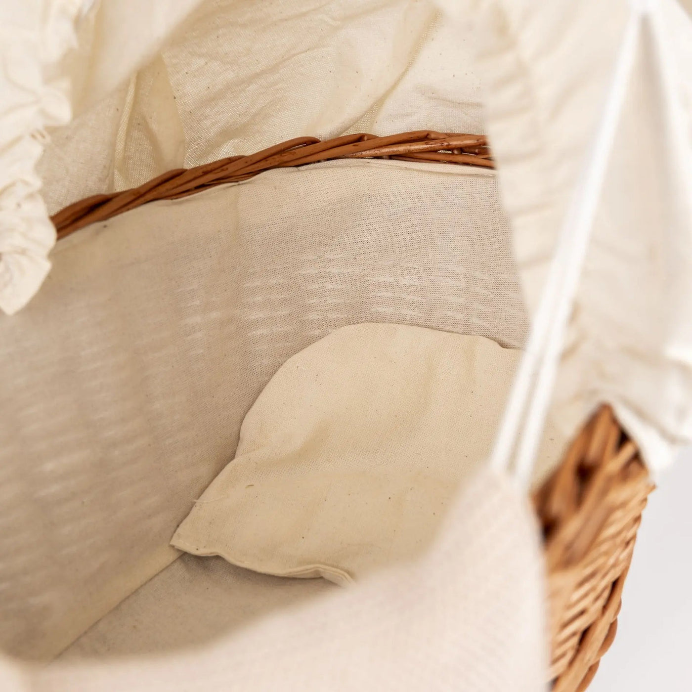 Mini berço de vime para bonecas Minikane Janelle