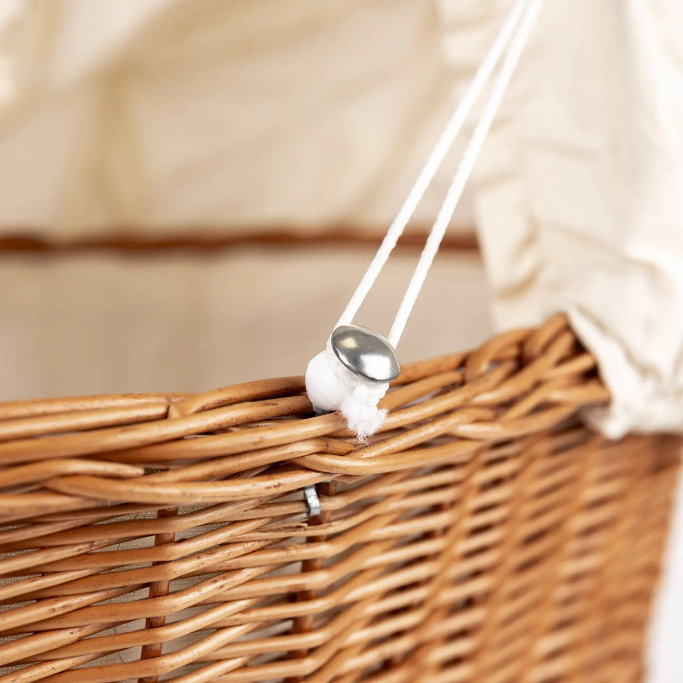 Mini berço de vime para bonecas Minikane Janelle