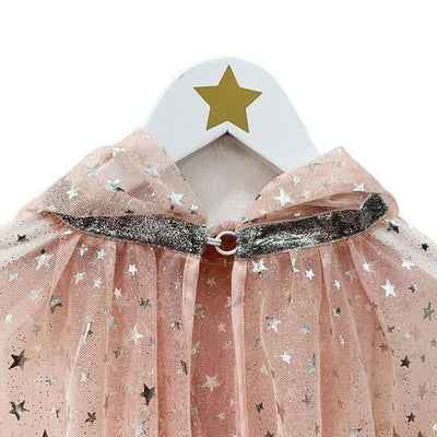 Capa de tule rosa com capuz e estrelas prateadas