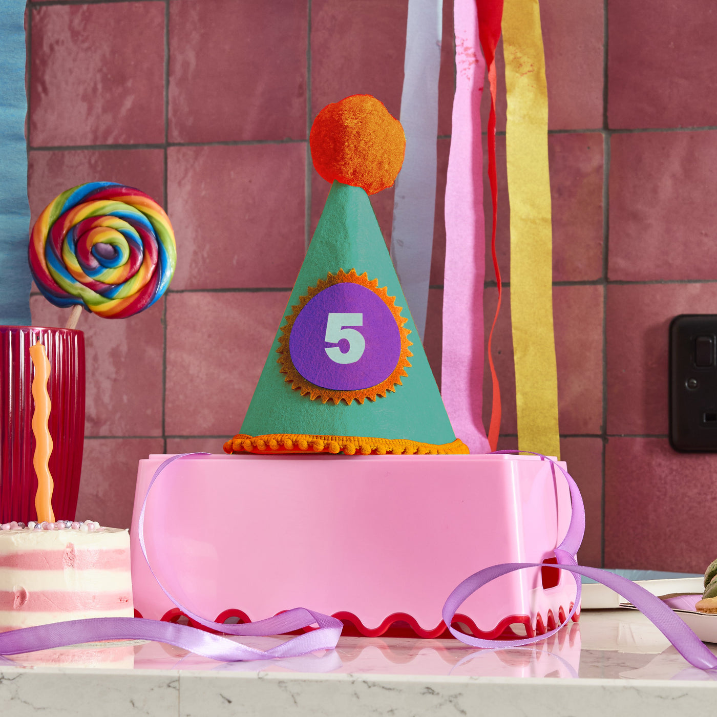 Multicolored felt hat with numbers