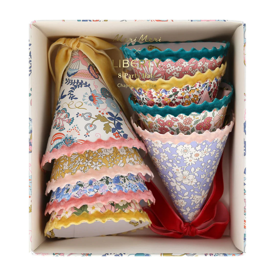 Hat with pompom English Garden ECO / 8 pcs.