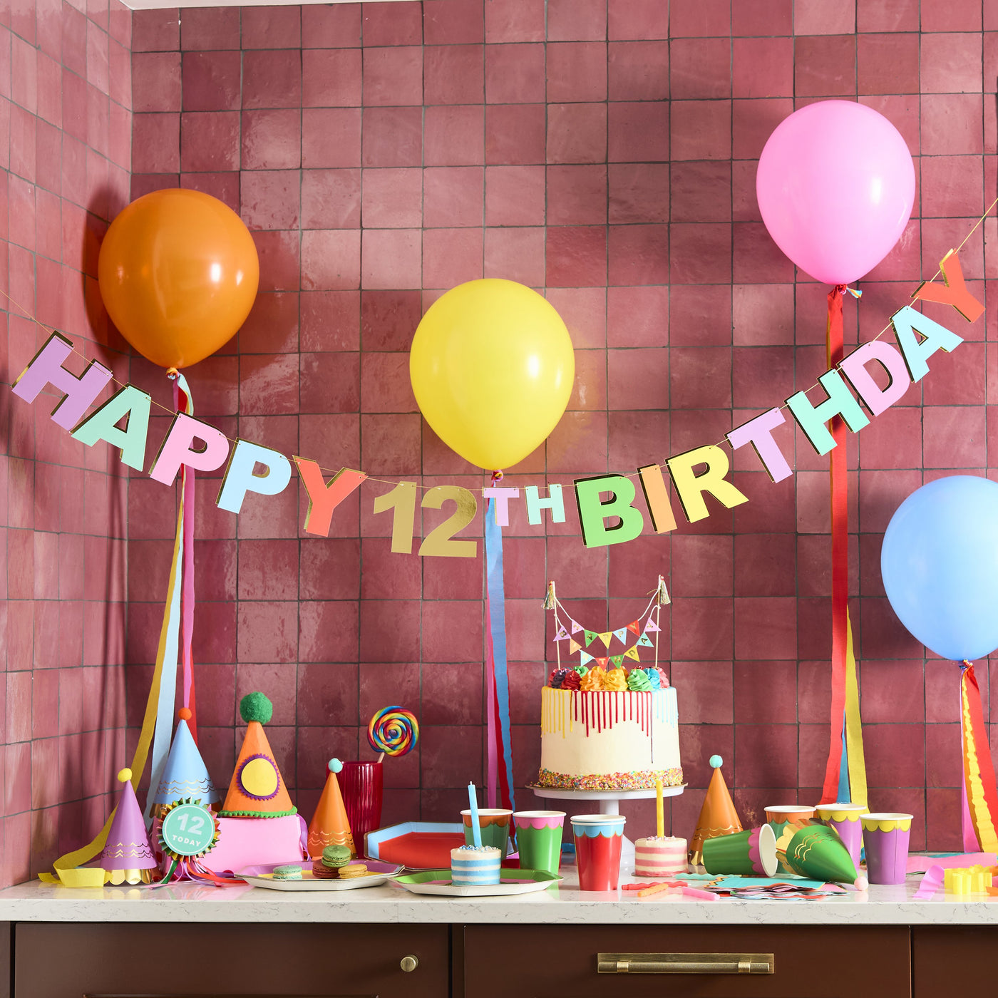 Guirnalda multicolor Happy Birthday con números personalizables